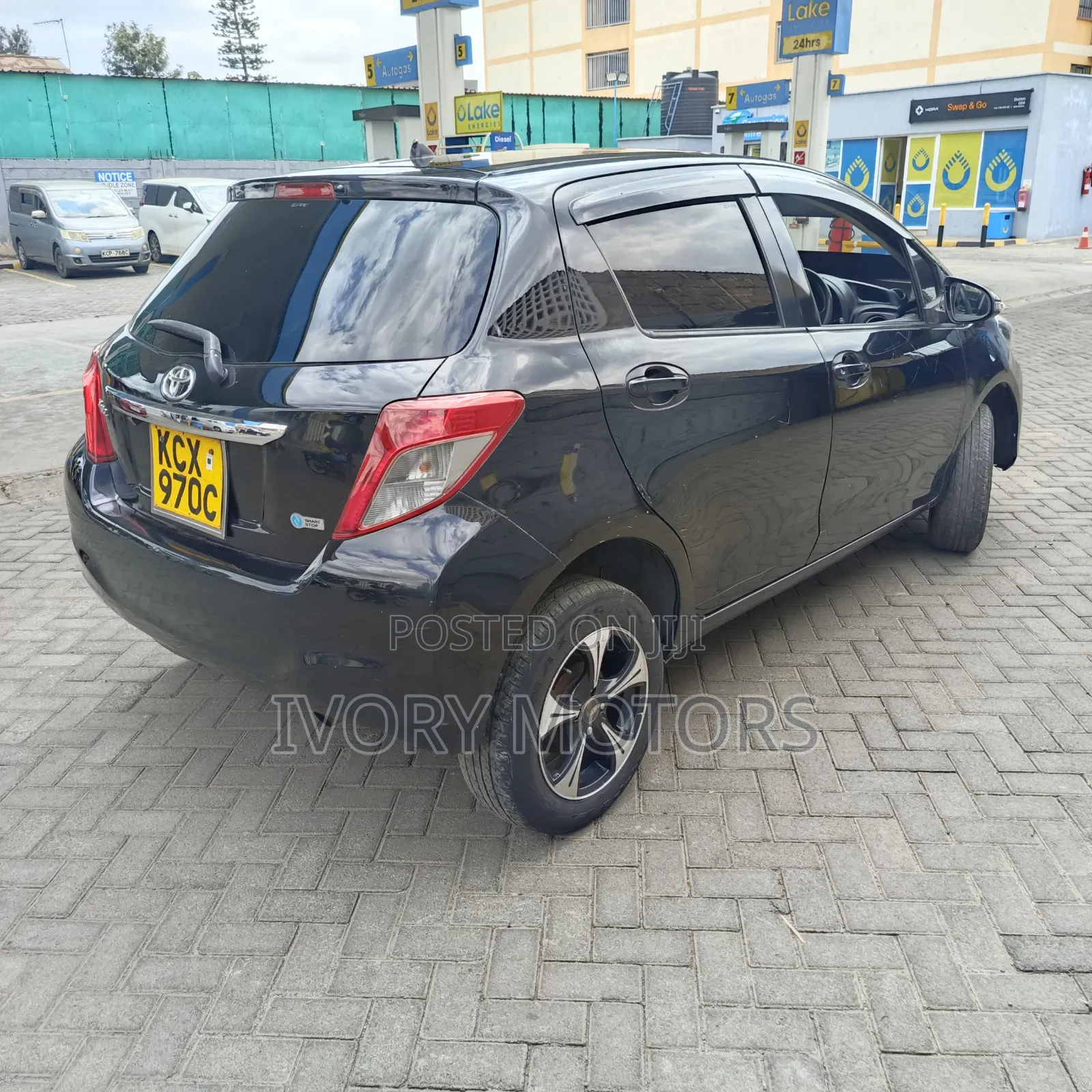 Toyota Vitz 2013 Black