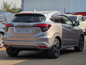 Honda Vezel 2018 Silver