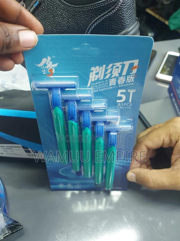 5 Disposable Manual Shaving Razors - main view
