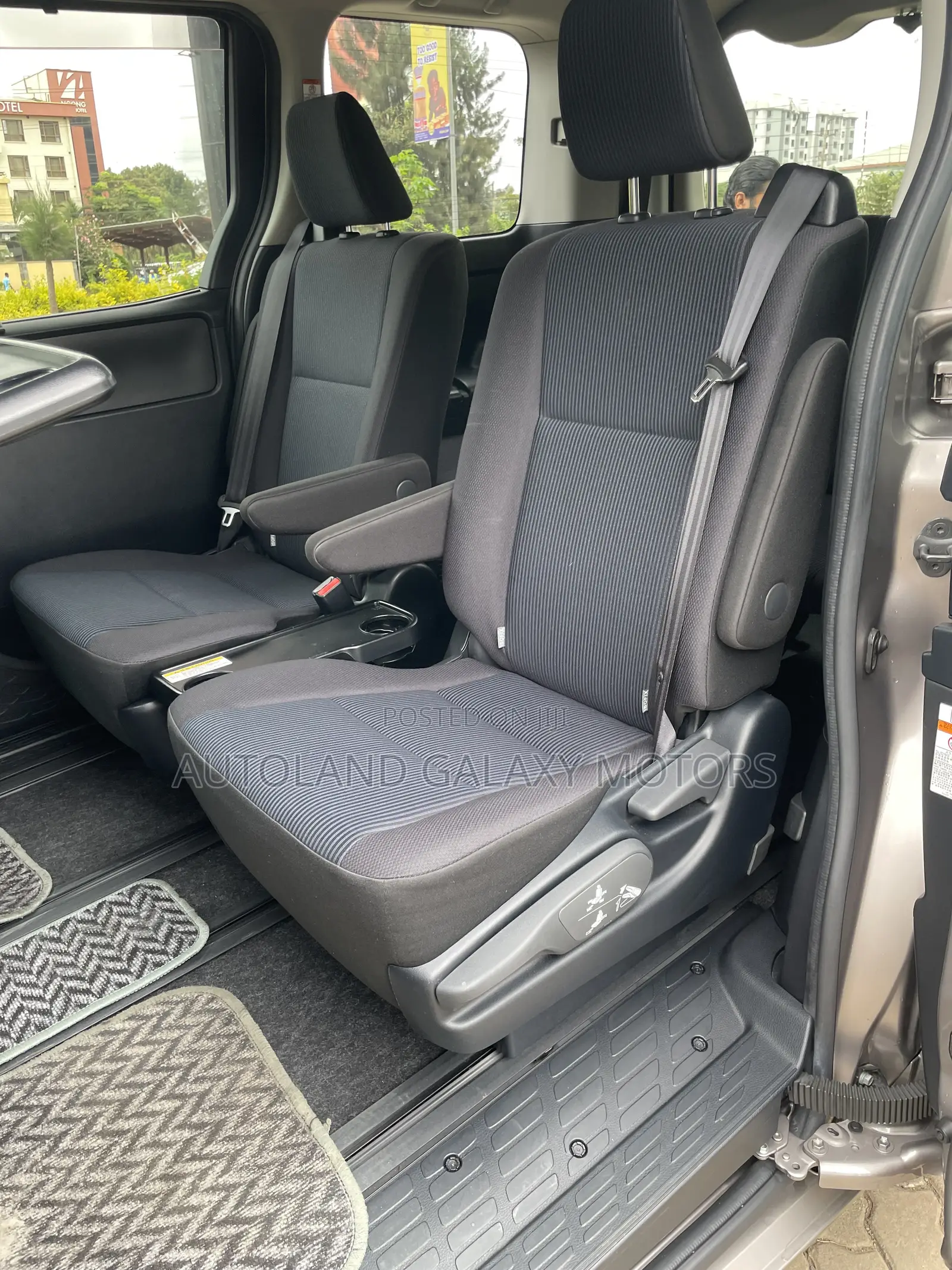 Toyota Voxy 2020 Gold