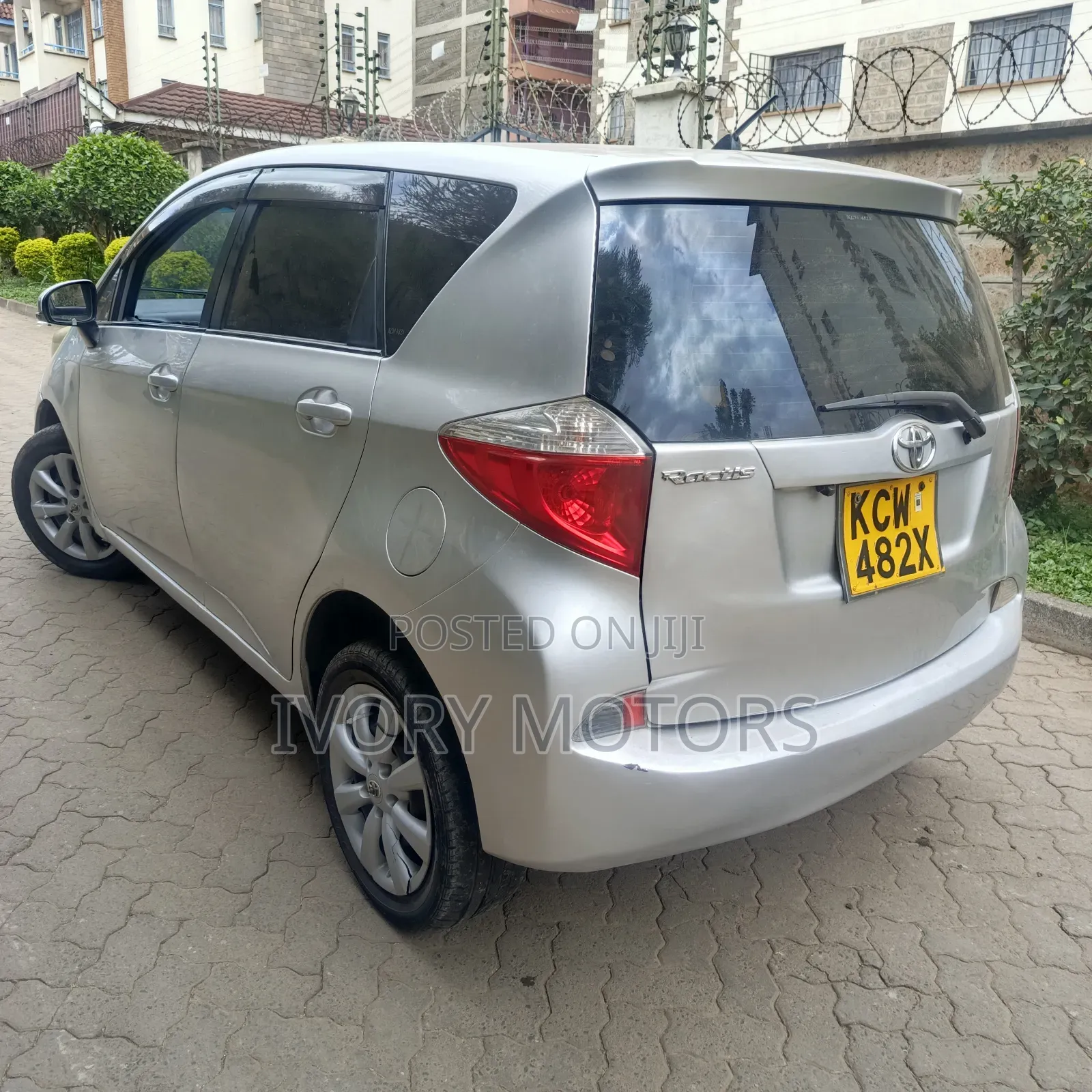 Toyota Ractis 2013 Silver
