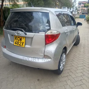 Toyota Ractis 2013 Silver
