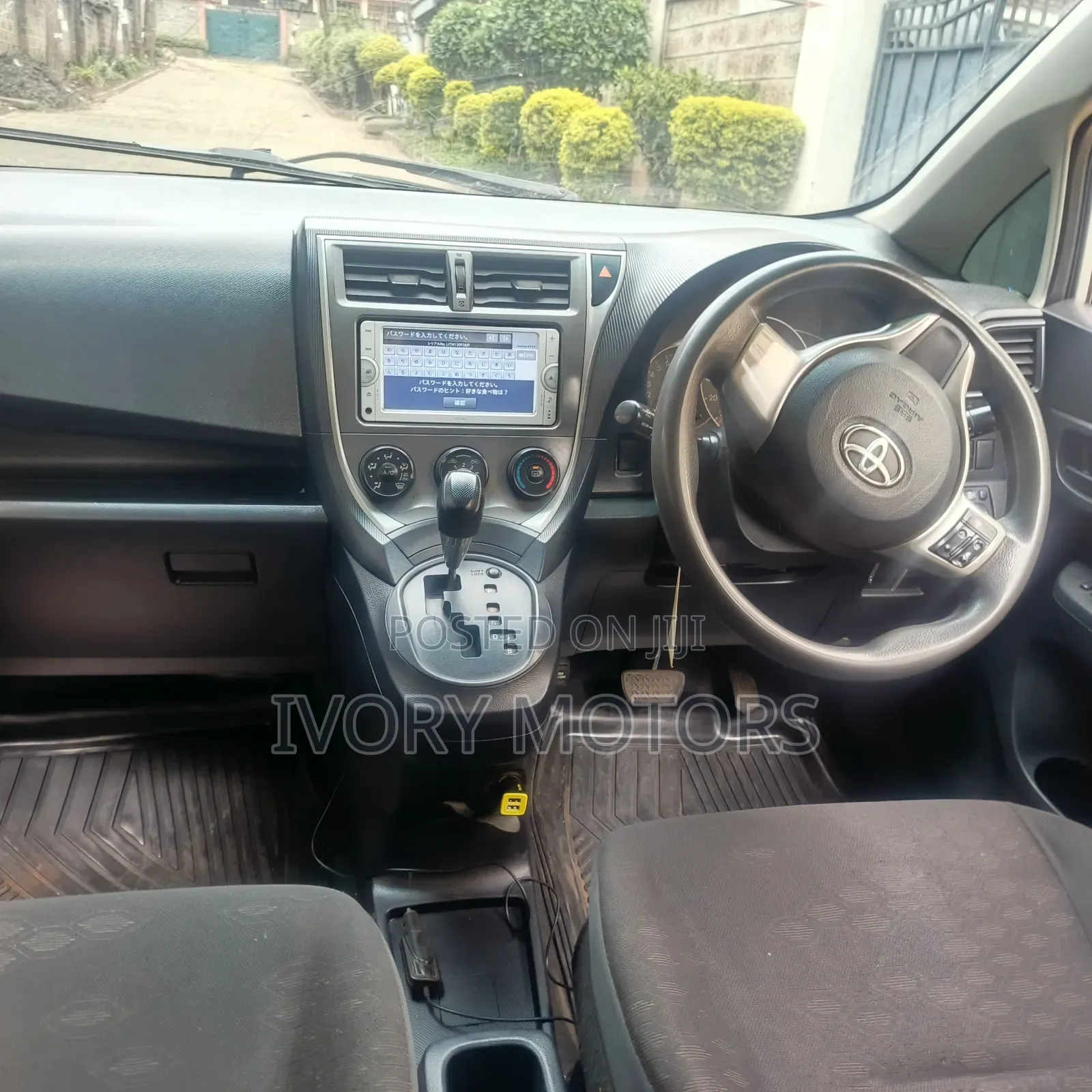 Toyota Ractis 2013 Silver