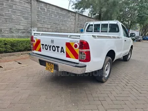 Toyota Hilux 2014 Pearl