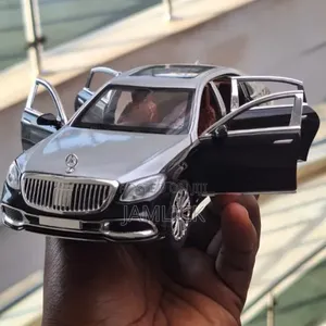 Black Mercedes-Maybach S600 Diecast Metal Model Car - Gn