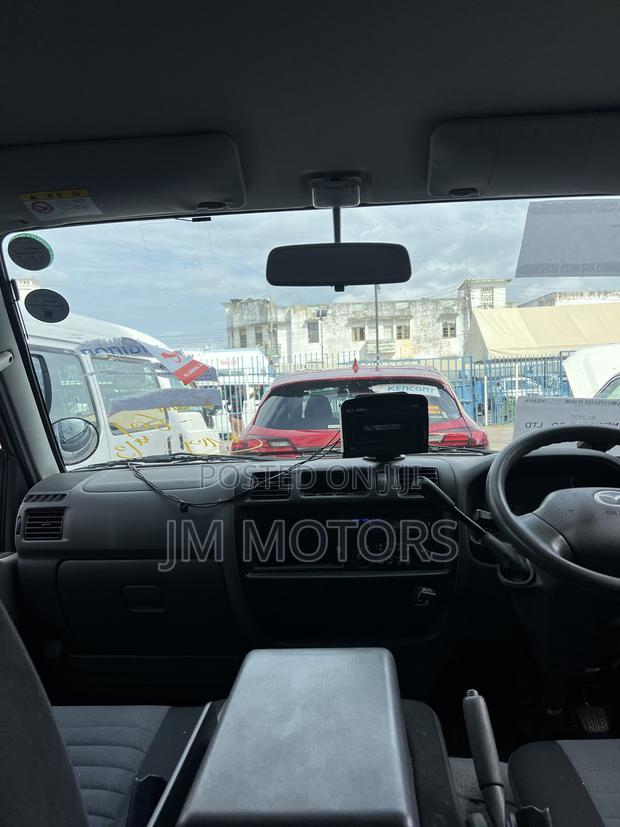Mazda Bongo 2019 Grey - thumbnail 12