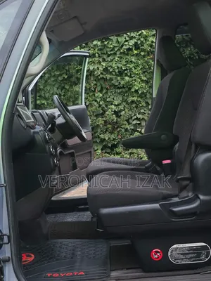 Toyota Spade 2014 Silver