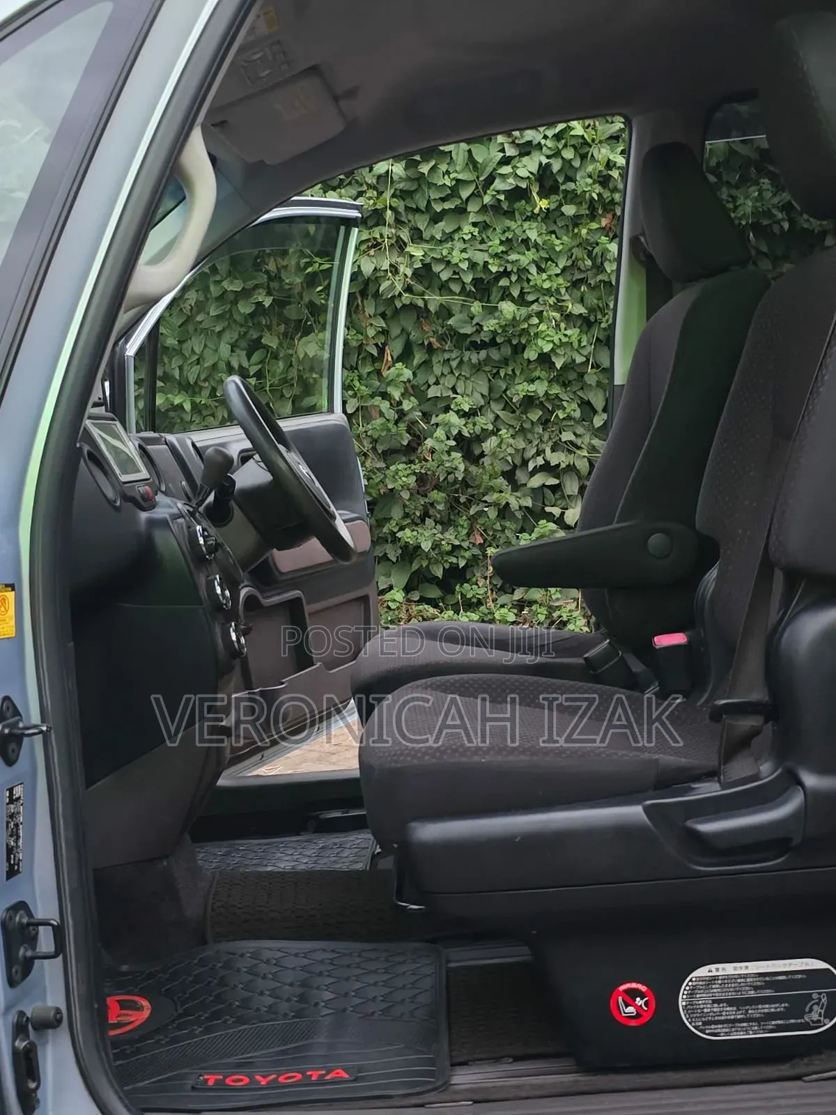 Toyota Spade 2014 Silver