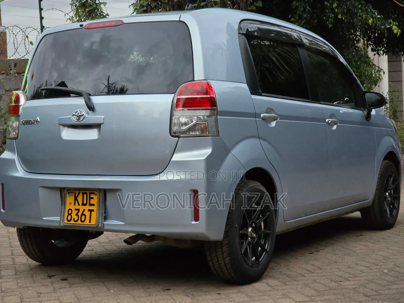 Toyota Spade 2014 Silver