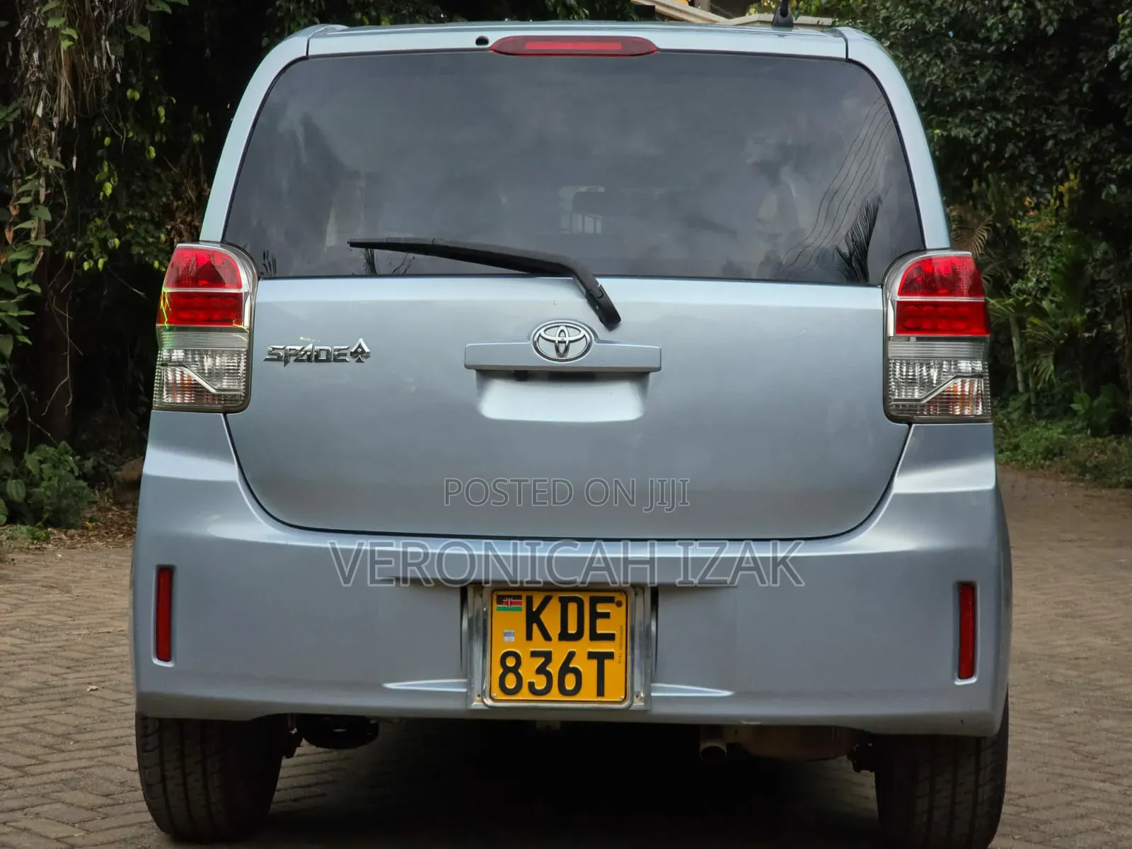 Toyota Spade 2014 Silver