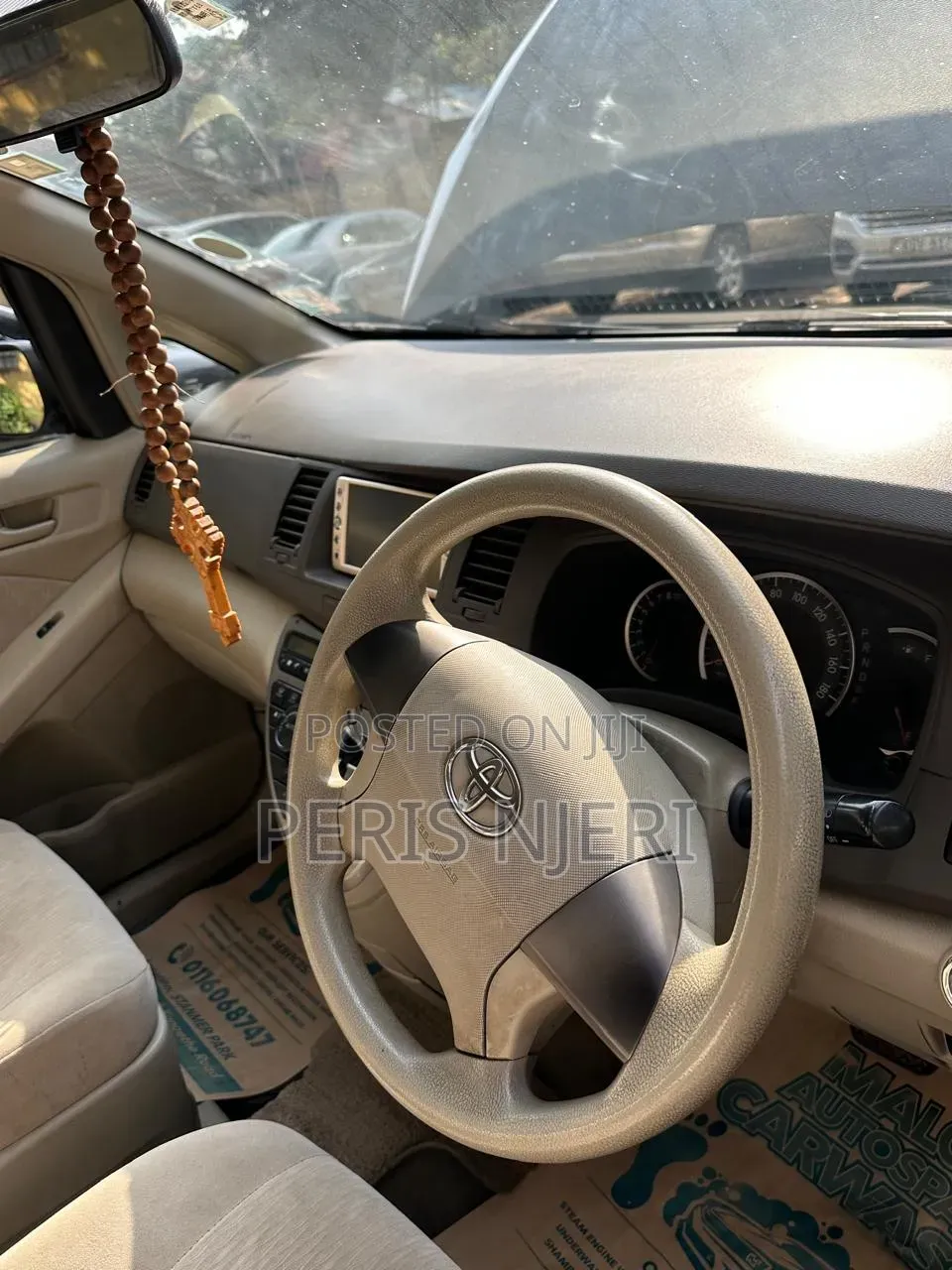 Toyota ISIS 2012 Blue