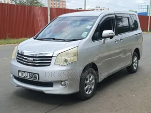 Toyota Noah 2012 Silver