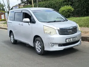 Toyota Noah 2012 Silver