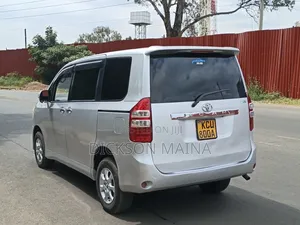 Toyota Noah 2012 Silver