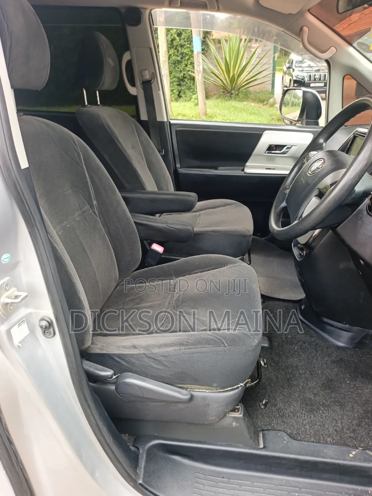Toyota Noah 2012 Silver