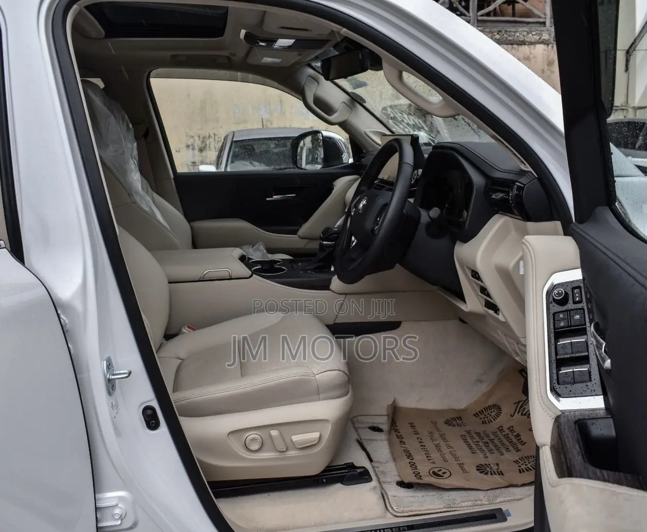 Toyota Land Cruiser LC300 2023 Pearl