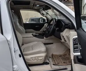Toyota Land Cruiser LC300 2023 Pearl