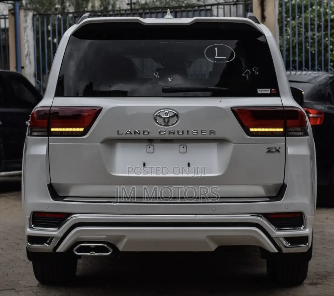 Toyota Land Cruiser LC300 2023 Pearl