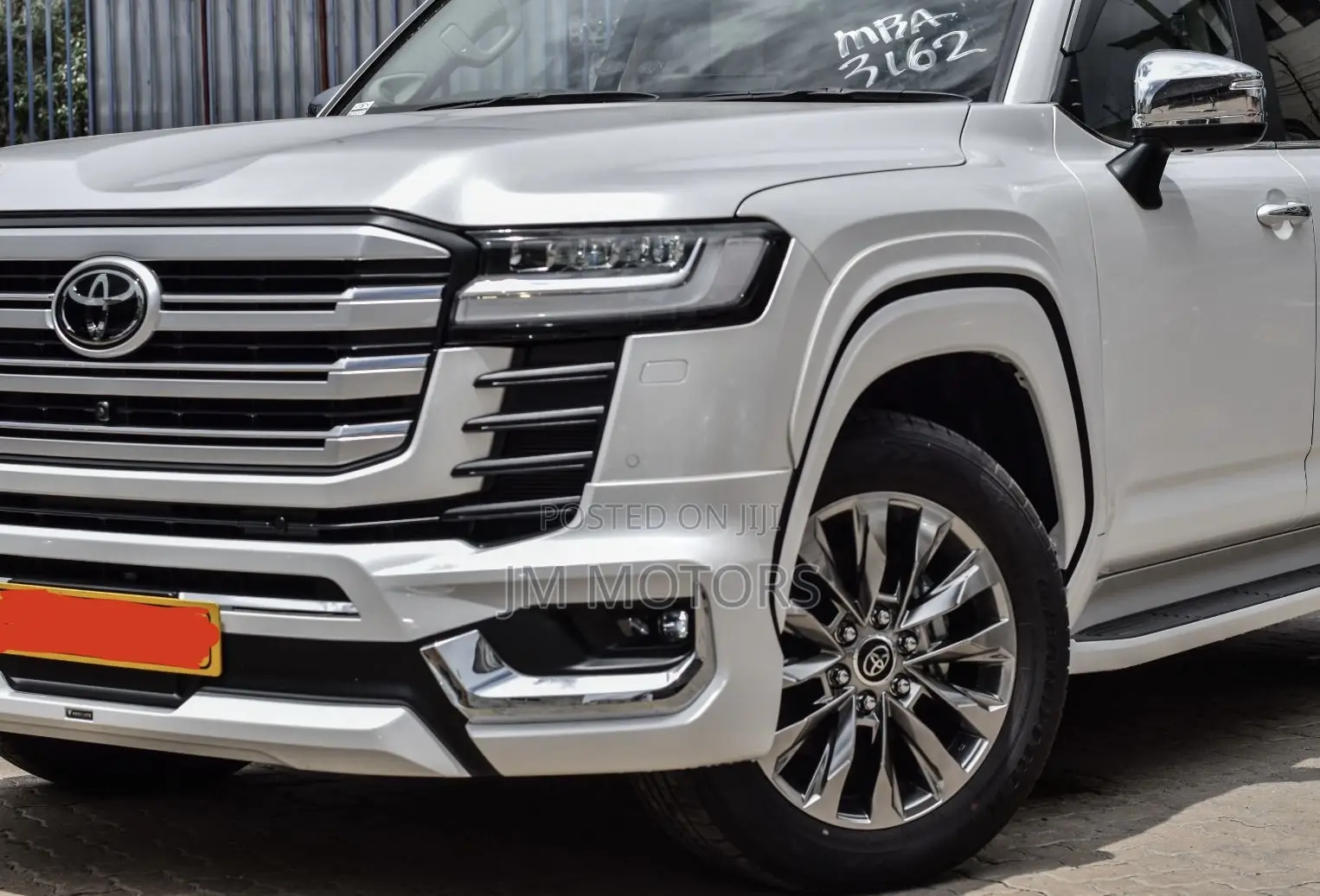 Toyota Land Cruiser LC300 2023 Pearl