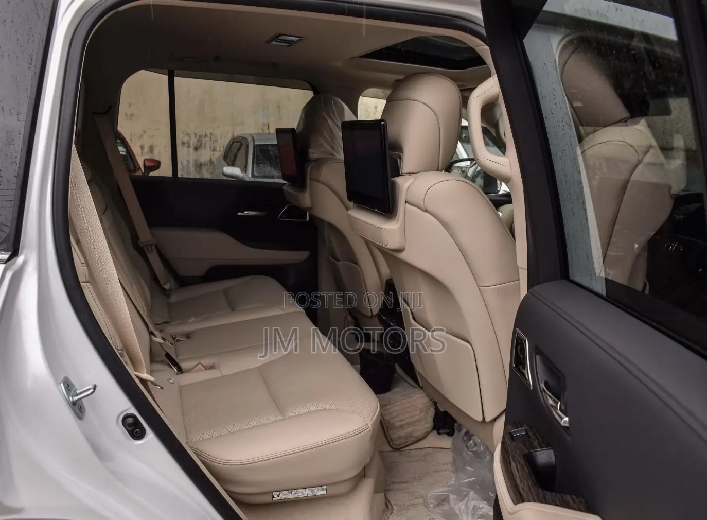 Toyota Land Cruiser LC300 2023 Pearl