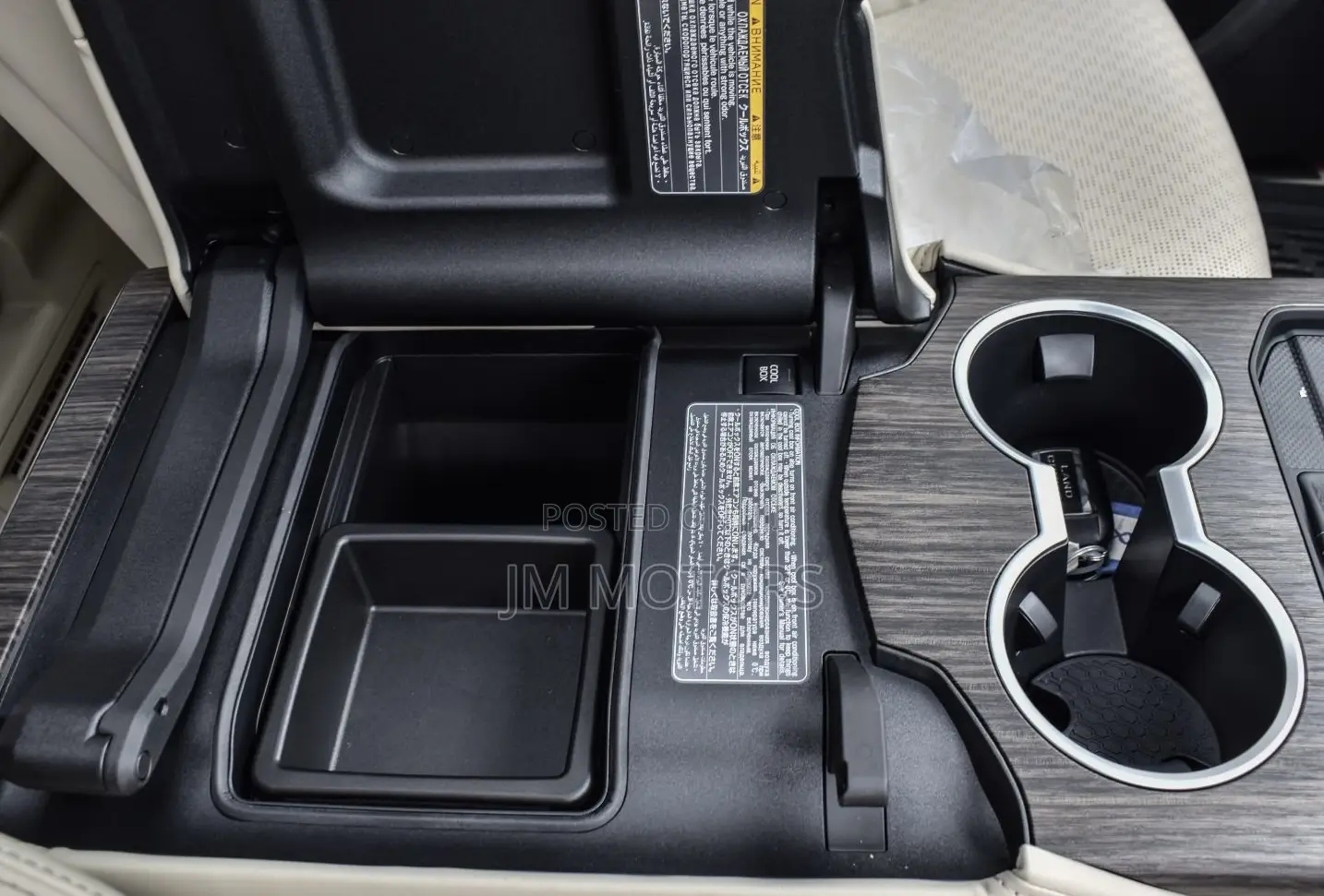 Toyota Land Cruiser LC300 2023 Pearl