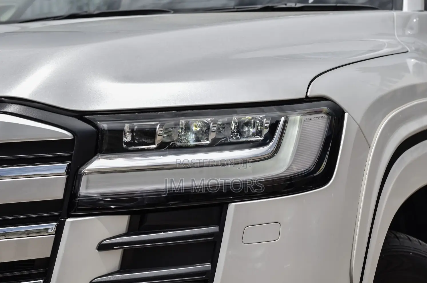 Toyota Land Cruiser LC300 2023 Pearl