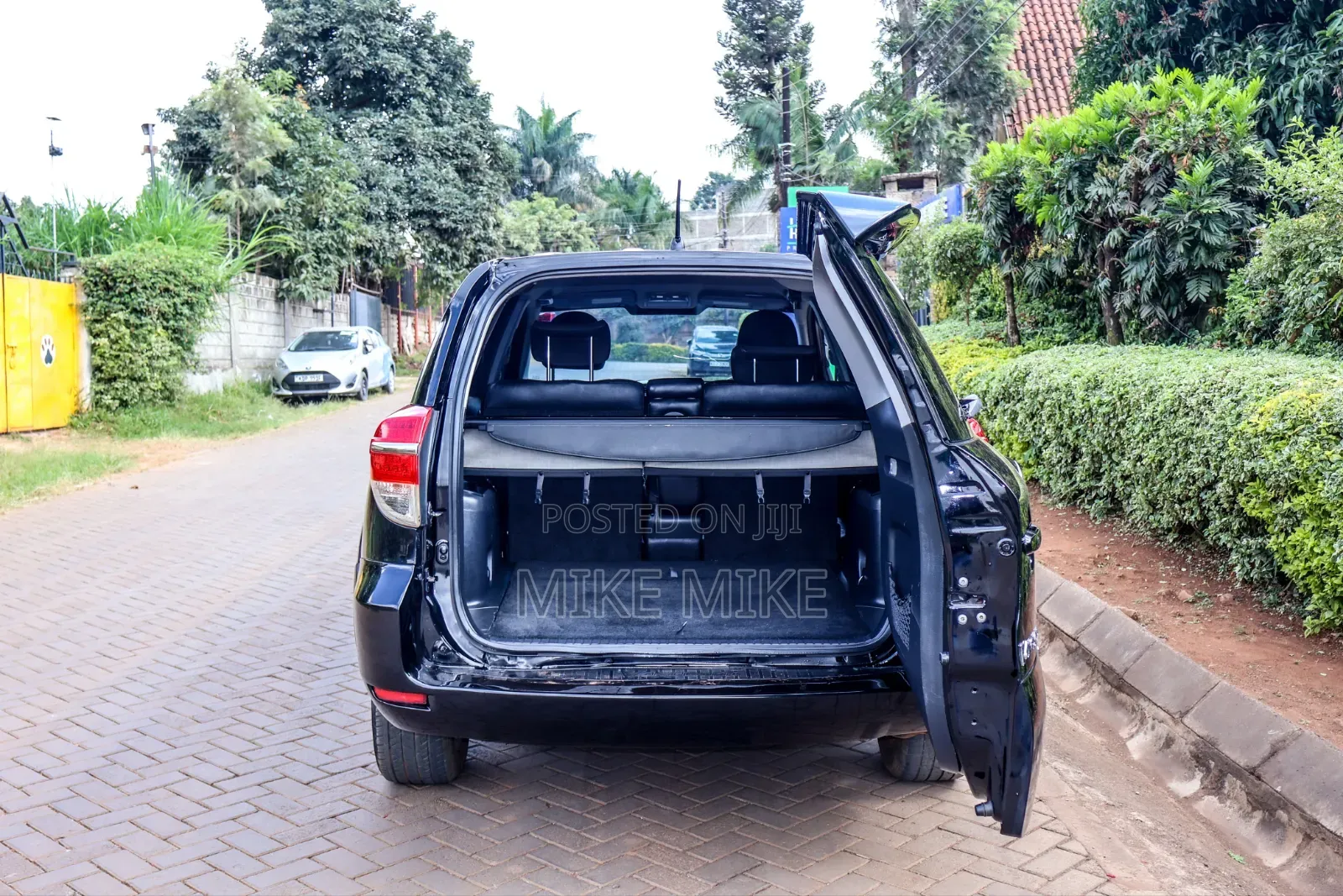 Toyota Vanguard 2013 Black