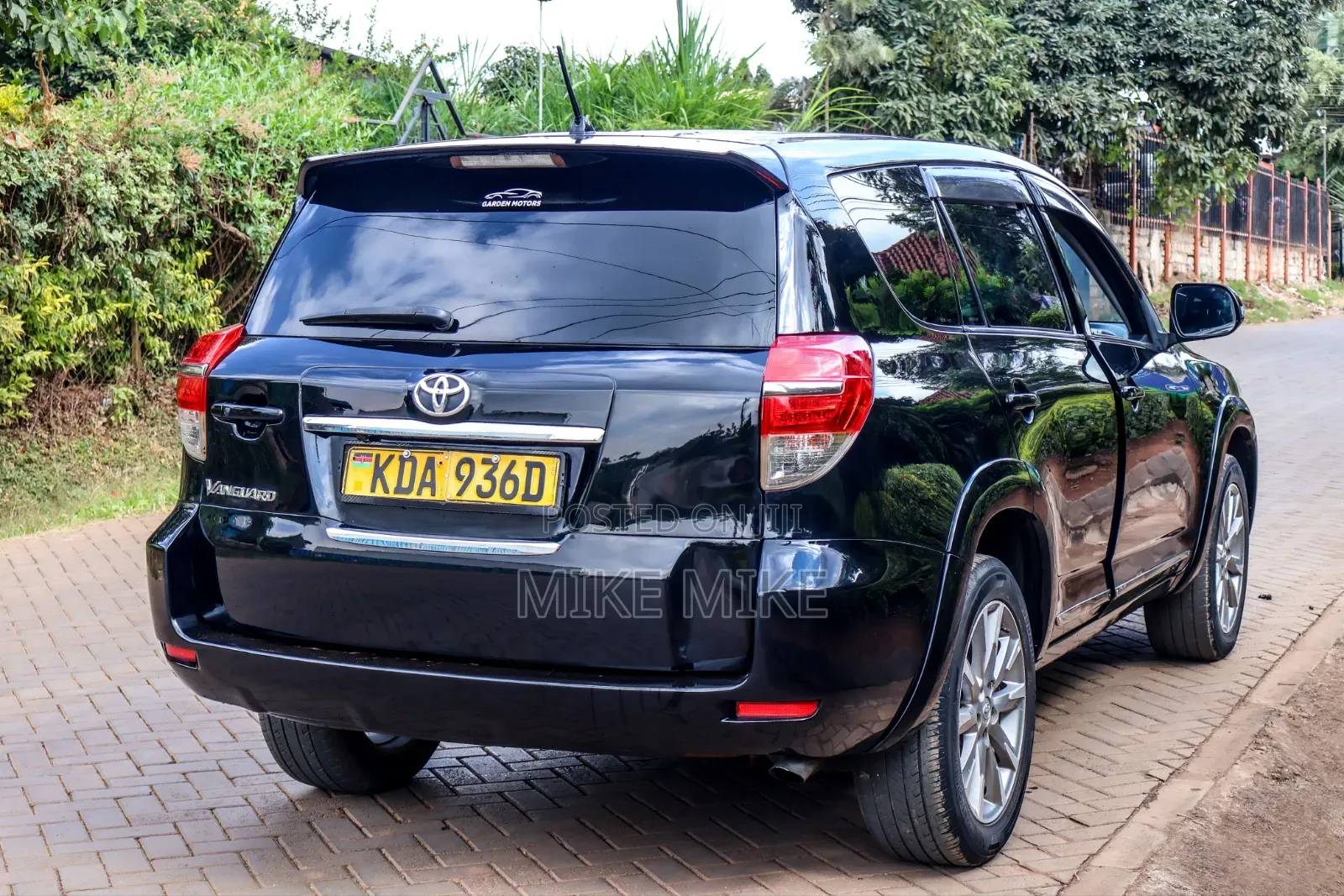 Toyota Vanguard 2013 Black
