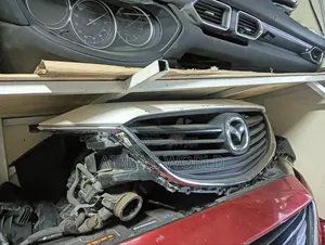 Grill Mazda Atenza