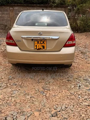 Nissan Tiida 2009 Gold