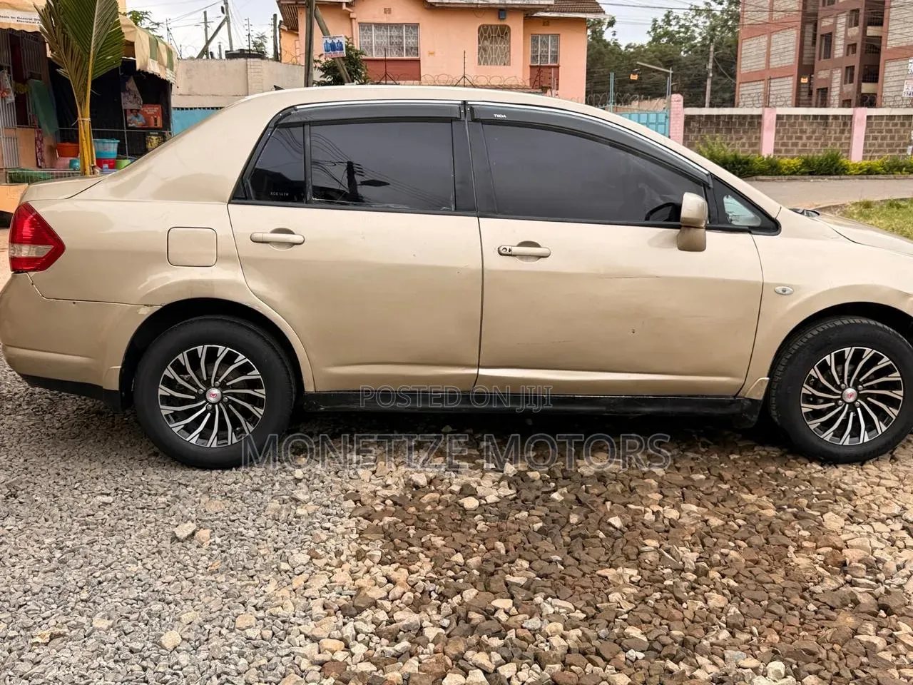 Nissan Tiida 2009 Gold