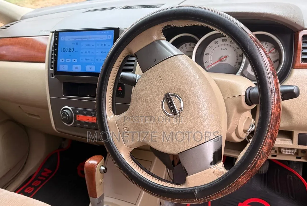Nissan Tiida 2009 Gold