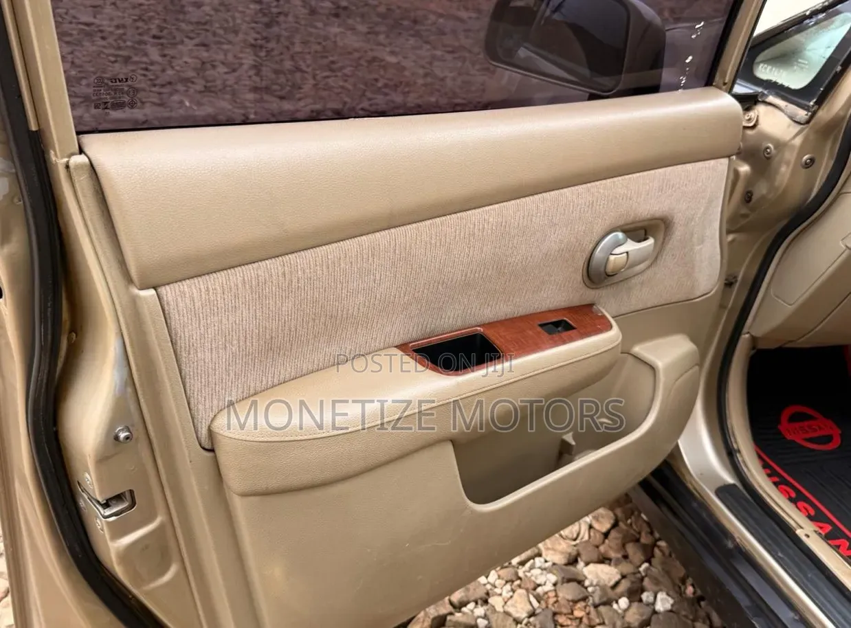Nissan Tiida 2009 Gold