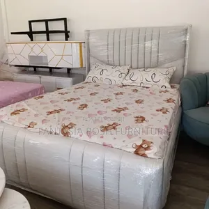 Grey Padded Bed Size 5 by 6
