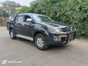 Toyota Hilux 2012 Blue