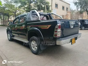 Toyota Hilux 2012 Blue