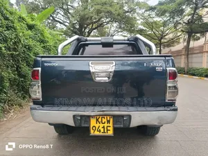 Toyota Hilux 2012 Blue