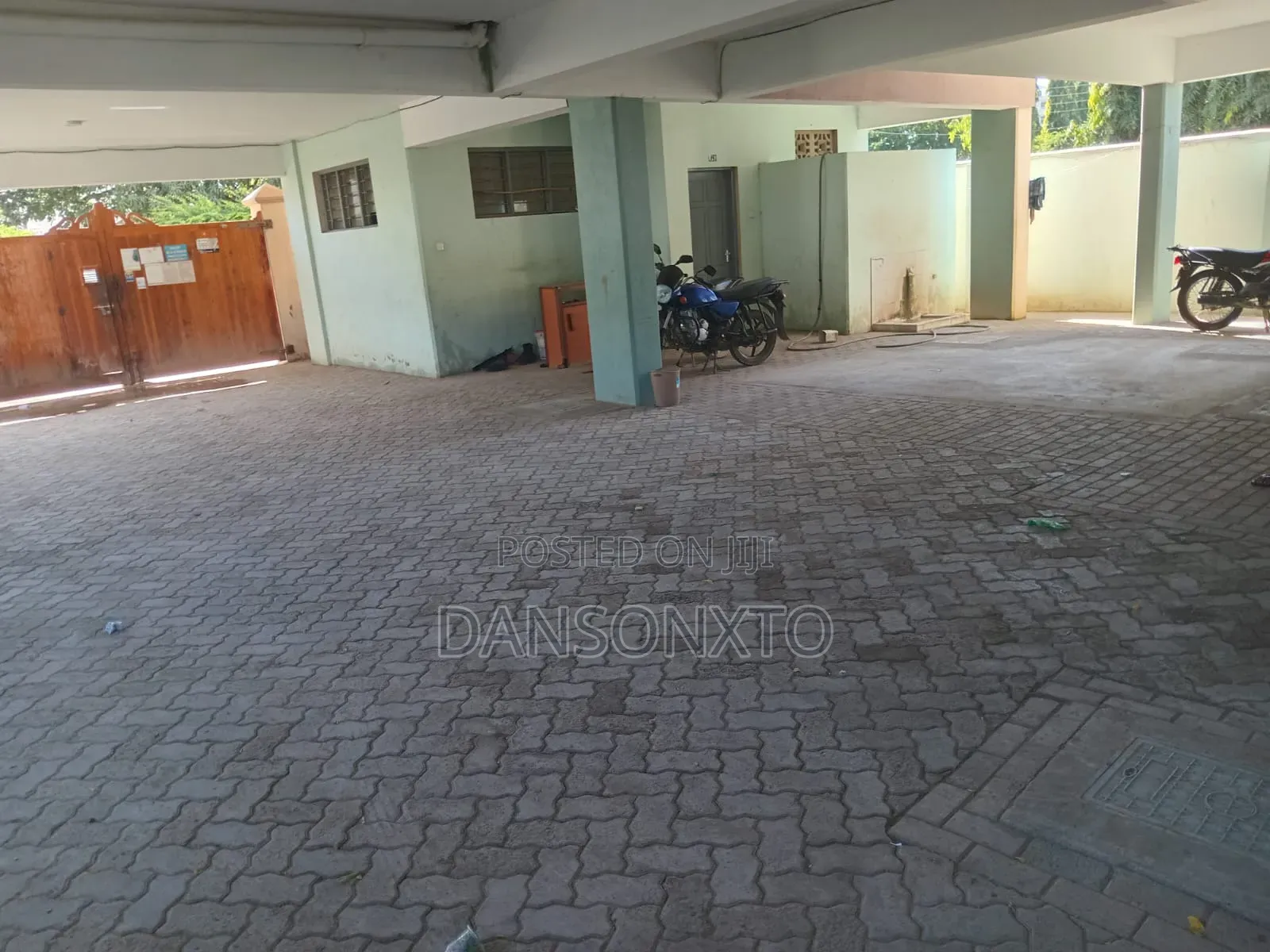 20bdrm Block of Flats in Mtambo for sale