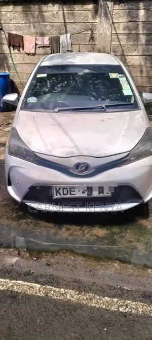 Toyota Vitz 2014 Silver
