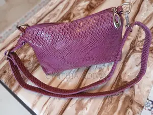 Purple Crossbody Shoulder Bag – Stylish Compact