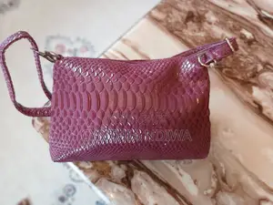 Purple Crossbody Shoulder Bag – Stylish Compact