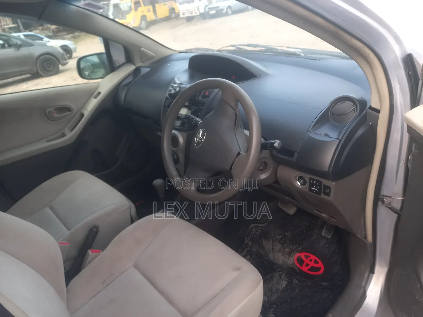 Toyota Vitz 2007 Silver