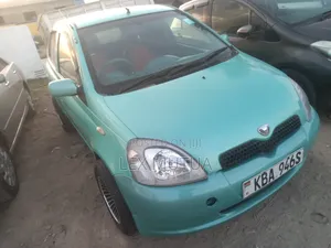 Toyota Vitz 2000 Green