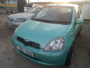 Toyota Vitz 2000 Green