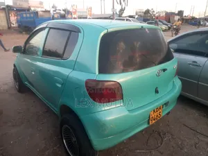 Toyota Vitz 2000 Green