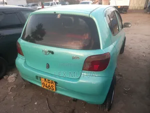 Toyota Vitz 2000 Green