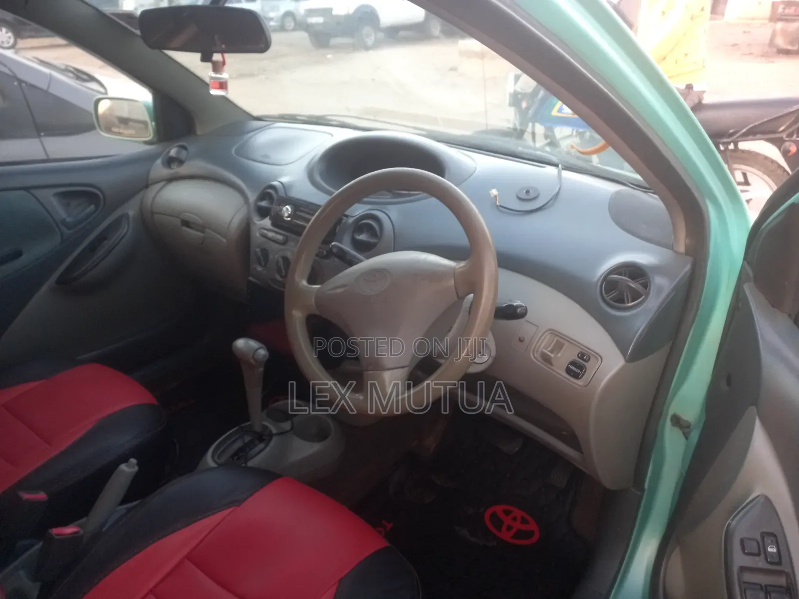 Toyota Vitz 2000 Green