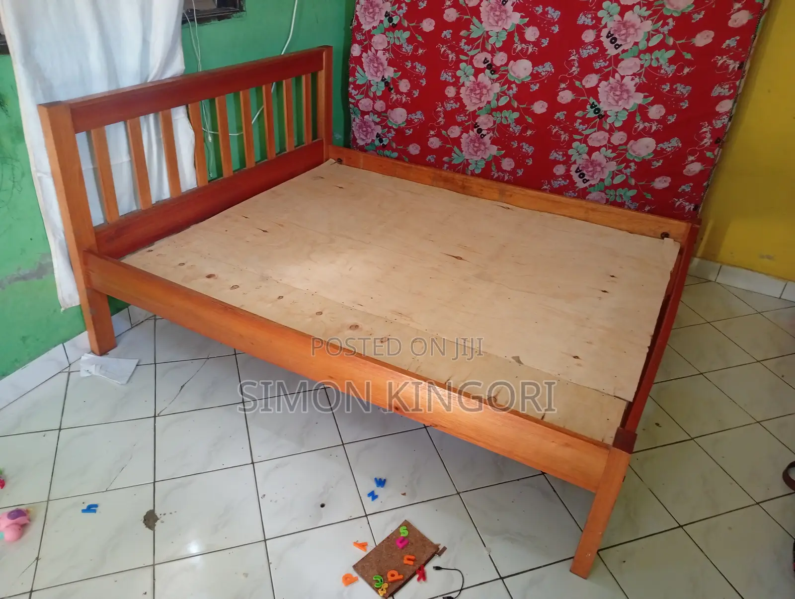 5*6 Red Oak Bed. Relatively New. With Cardboard