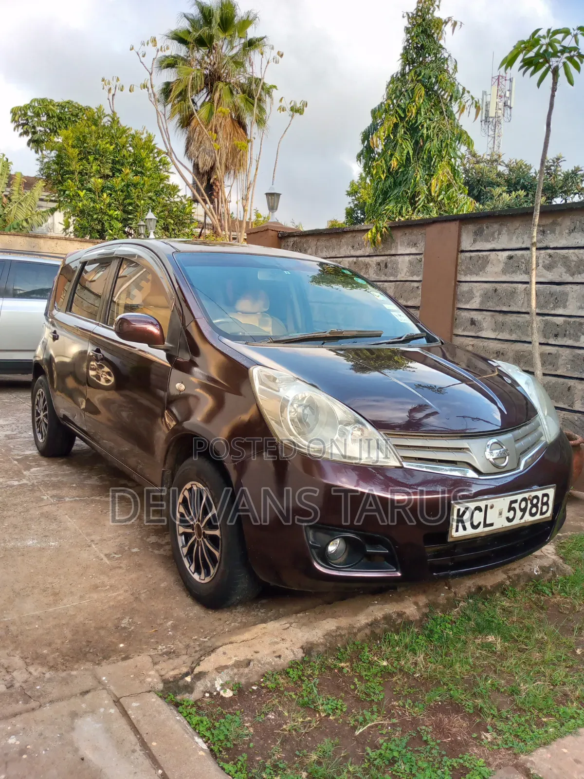 Nissan Note 2010 Maroon