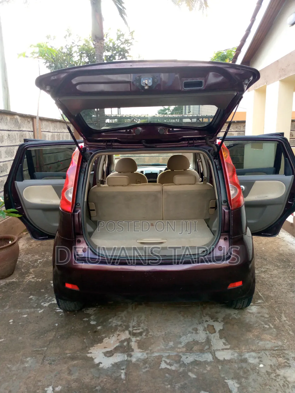 Nissan Note 2010 Maroon